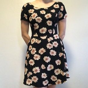 Lush daisy dress